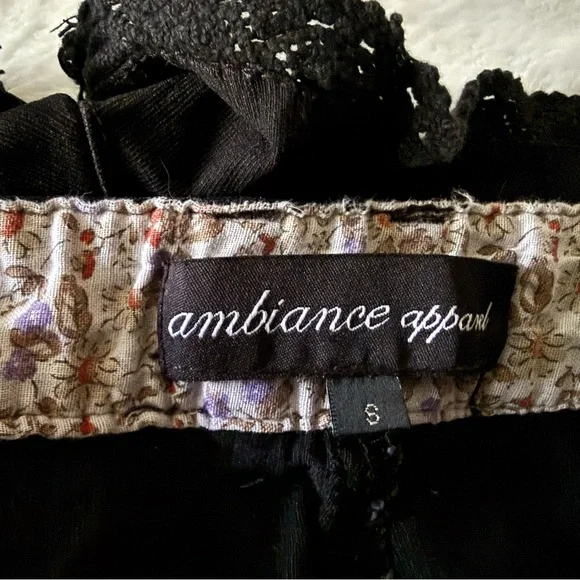 Ambiance Apparel Black Stretch Shorts Lace Trim S - Picture 4 of 4